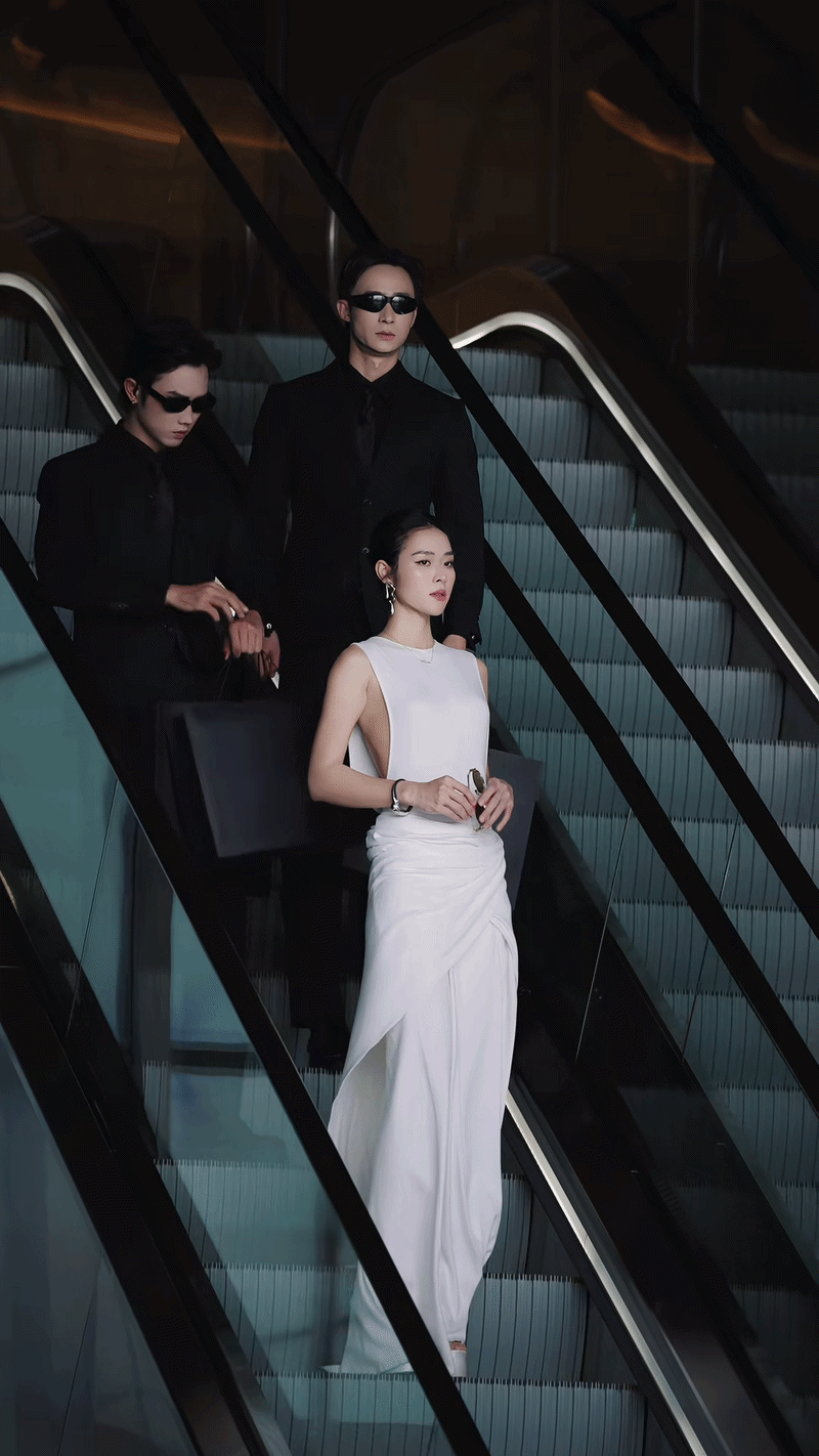Việt Nam xuất hiện mỹ nh&acirc;n khiến 10 triệu người phải v&agrave;o xem gấp: Kh&aacute;ch T&acirc;y ngắm kh&ocirc;ng chớp mắt, Ngọc Trinh cũng phải d&egrave; chừng- Ảnh 2.