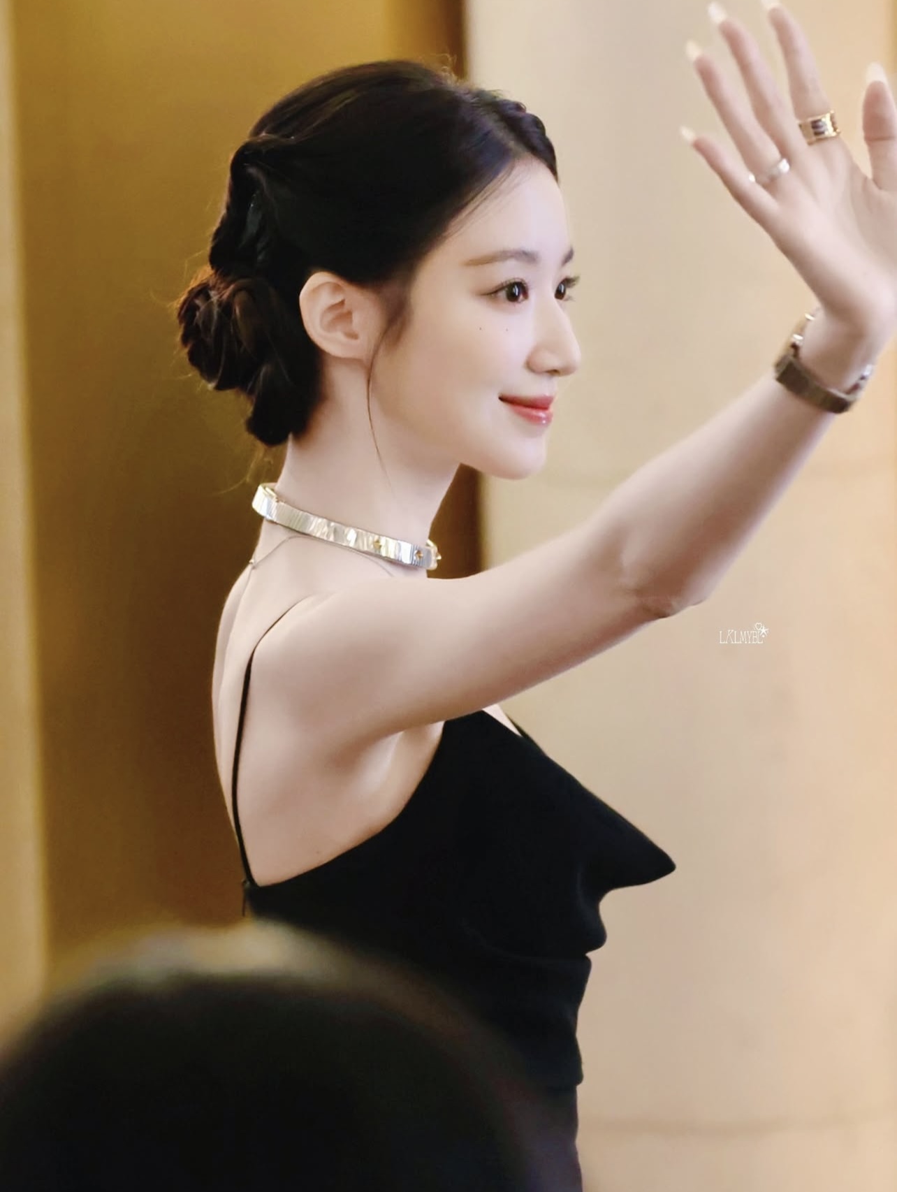 Mỹ nữ xấc xược nhất Kpop đi event đẹp tr&agrave;n m&agrave;n h&igrave;nh, eo mỏng d&iacute;nh chỉ hơn 1 gang tay- Ảnh 4.