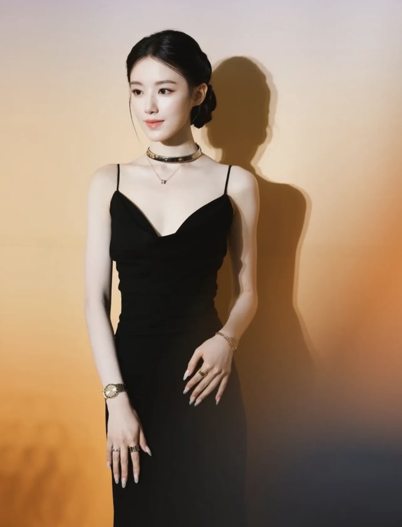 Mỹ nữ xấc xược nhất Kpop đi event đẹp tr&agrave;n m&agrave;n h&igrave;nh, eo mỏng d&iacute;nh chỉ hơn 1 gang tay- Ảnh 1.