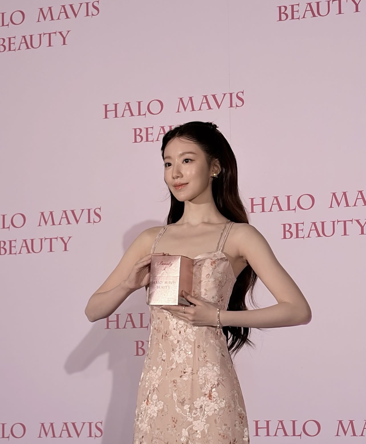 Mỹ nữ xấc xược nhất Kpop đi event đẹp tr&agrave;n m&agrave;n h&igrave;nh, eo mỏng d&iacute;nh chỉ hơn 1 gang tay- Ảnh 5.