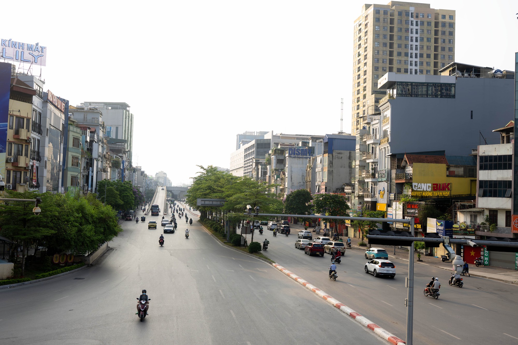 Cảnh hiếm gặp ở H&agrave; Nội: Đường rộng th&ecirc;nh thang trong giờ cao điểm 1/5- Ảnh 9.