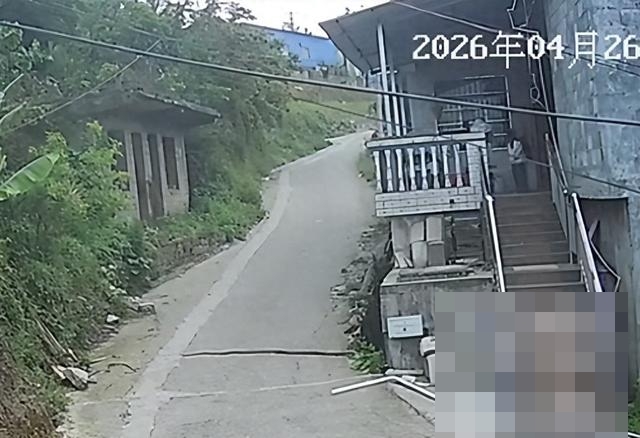Chi tiết bất thường ở nh&agrave; h&agrave;ng x&oacute;m khiến người đ&agrave;n &ocirc;ng vội gọi cảnh s&aacute;t: Sự thật khiến ai cũng r&ugrave;ng m&igrave;nh - Ảnh 1.