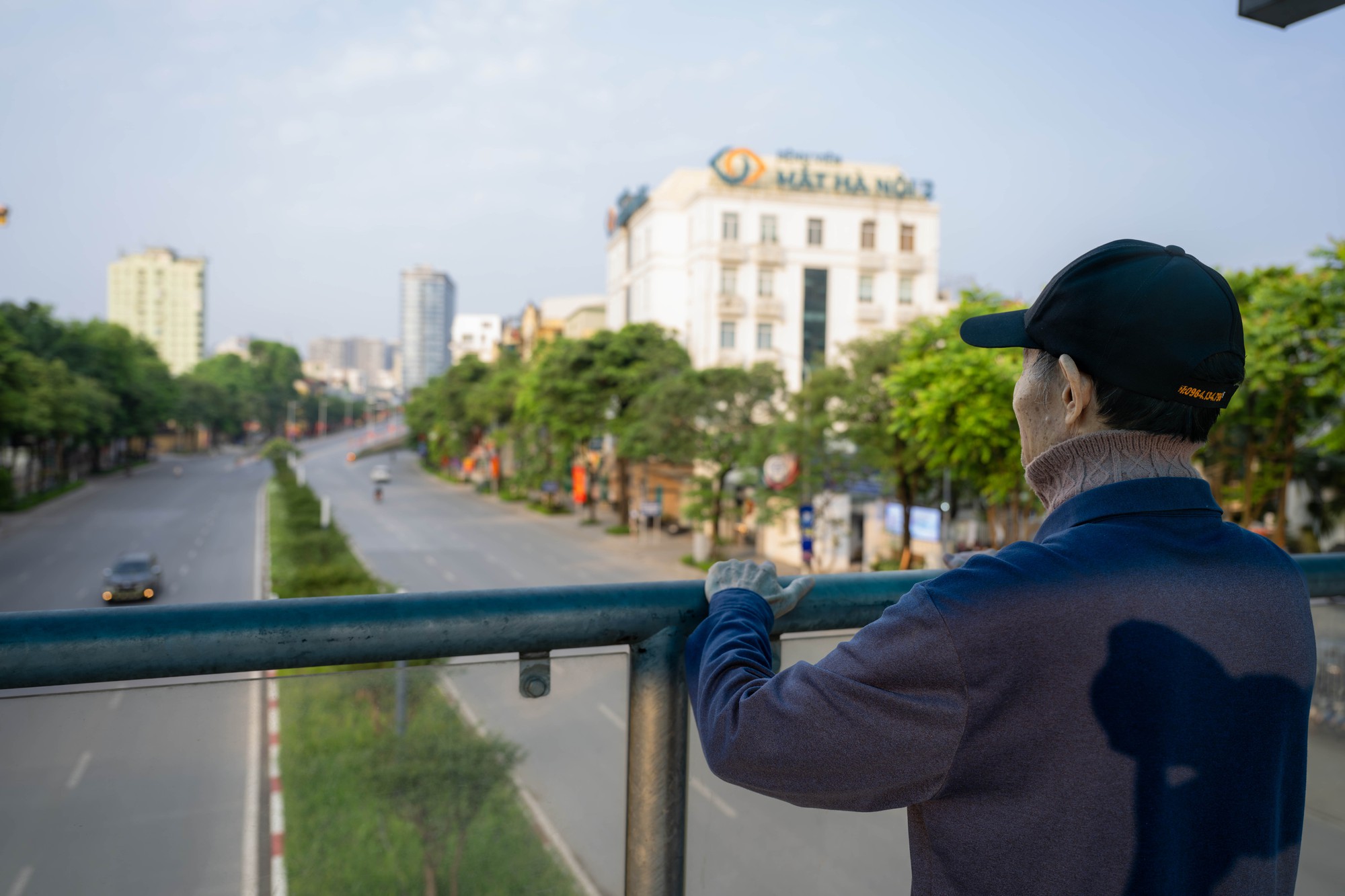 Cảnh hiếm gặp ở H&agrave; Nội: Đường rộng th&ecirc;nh thang trong giờ cao điểm 1/5- Ảnh 8.