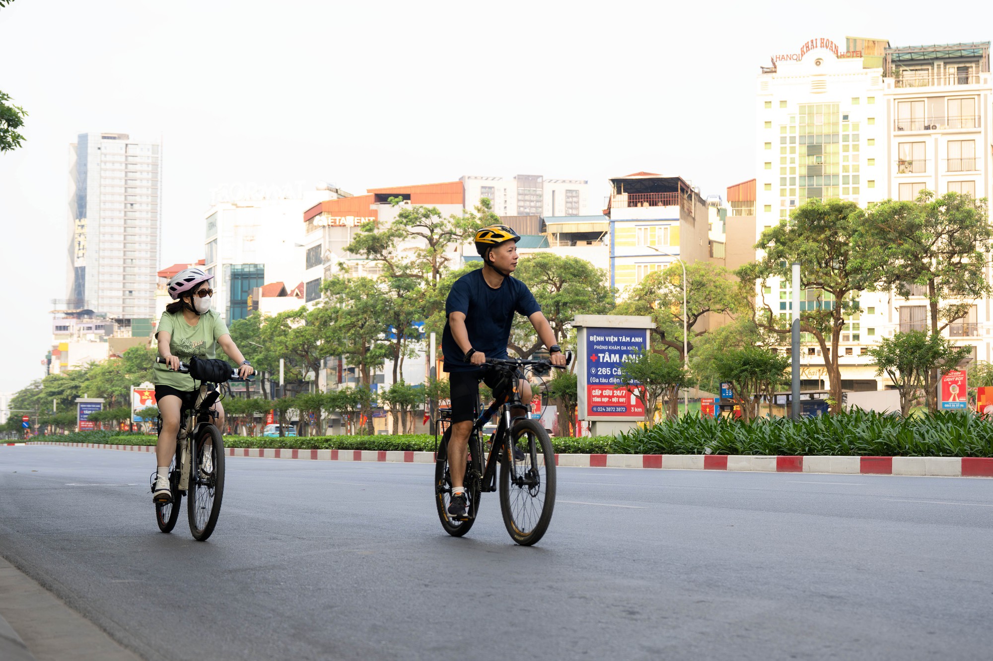Cảnh hiếm gặp ở H&agrave; Nội: Đường rộng th&ecirc;nh thang trong giờ cao điểm 1/5- Ảnh 7.