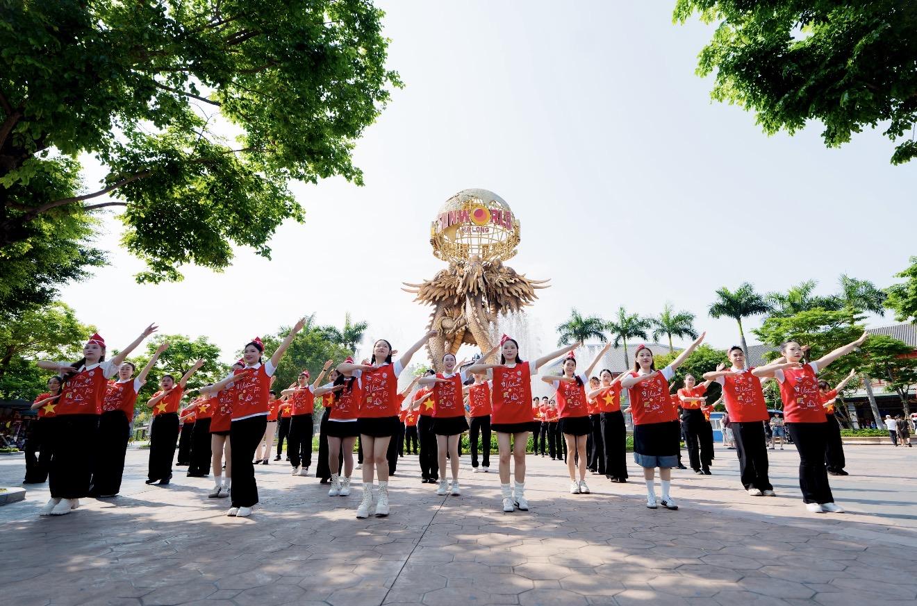 Sun World Ha Long h&uacute;t kh&aacute;ch ng&agrave;y đầu kỳ nghỉ lễ 30/4 - Ảnh 3.