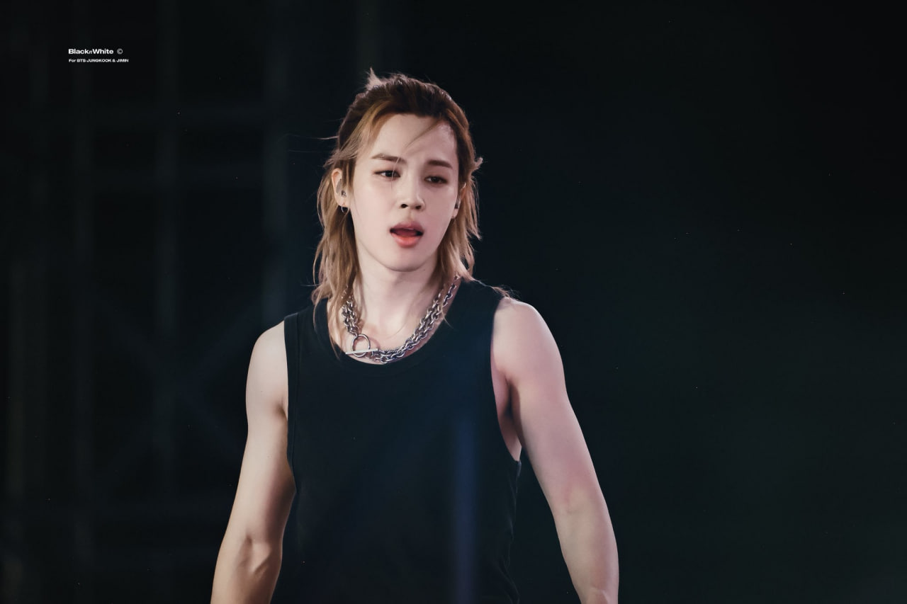 Th&agrave;nh vi&ecirc;n nổi tiếng nhất nh&igrave; BTS g&acirc;y tranh c&atilde;i v&igrave; v&ocirc; tư khạc nhổ, văng tục giữa concert- Ảnh 5.