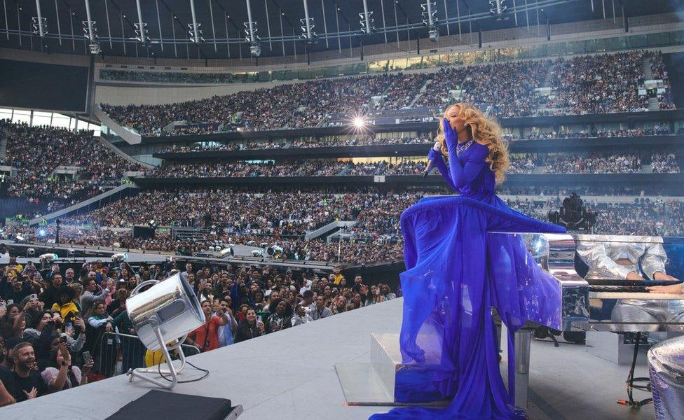 Top 5 nghệ sĩ nữ b&aacute;n v&eacute; concert khủng nhất thế giới: Taylor Swift một m&igrave;nh một đỉnh, BLACKPINK &ldquo;t&agrave;ng h&igrave;nh&rdquo;- Ảnh 15.