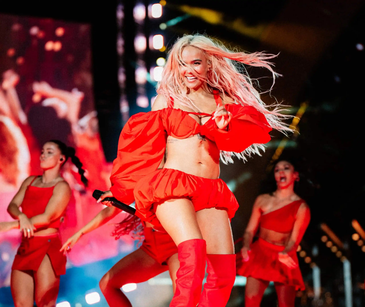 Top 5 nghệ sĩ nữ b&aacute;n v&eacute; concert khủng nhất thế giới: Taylor Swift một m&igrave;nh một đỉnh, BLACKPINK &ldquo;t&agrave;ng h&igrave;nh&rdquo;- Ảnh 21.