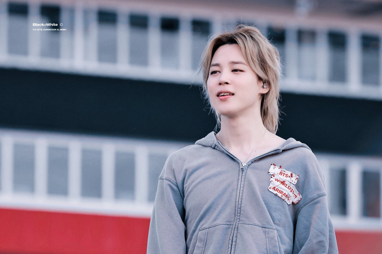 Th&agrave;nh vi&ecirc;n nổi tiếng nhất nh&igrave; BTS g&acirc;y tranh c&atilde;i v&igrave; v&ocirc; tư khạc nhổ, văng tục giữa concert- Ảnh 3.