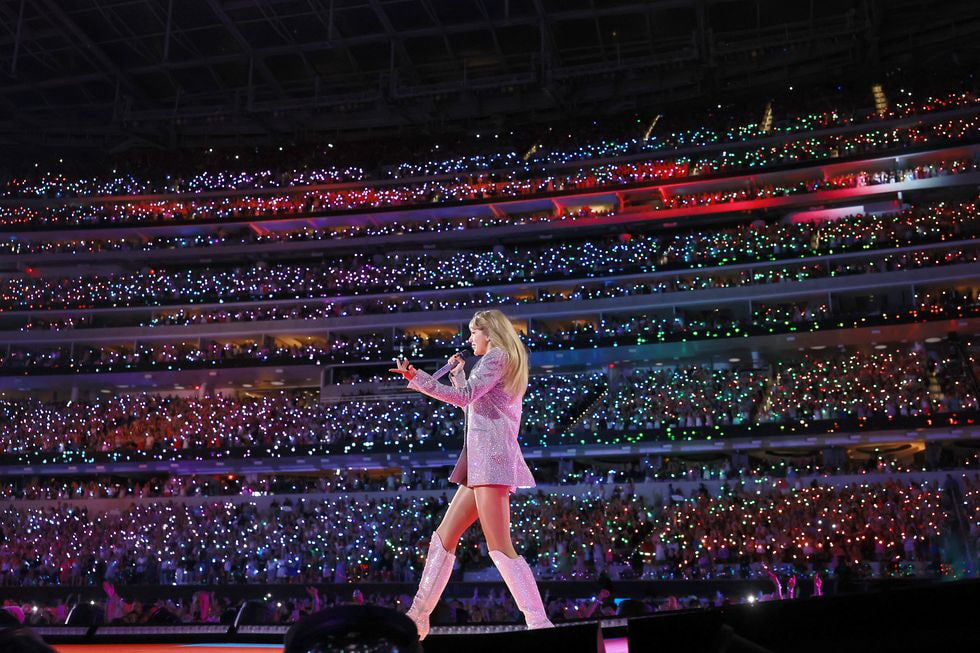 Top 5 nghệ sĩ nữ b&aacute;n v&eacute; concert khủng nhất thế giới: Taylor Swift một m&igrave;nh một đỉnh, BLACKPINK &ldquo;t&agrave;ng h&igrave;nh&rdquo;- Ảnh 7.