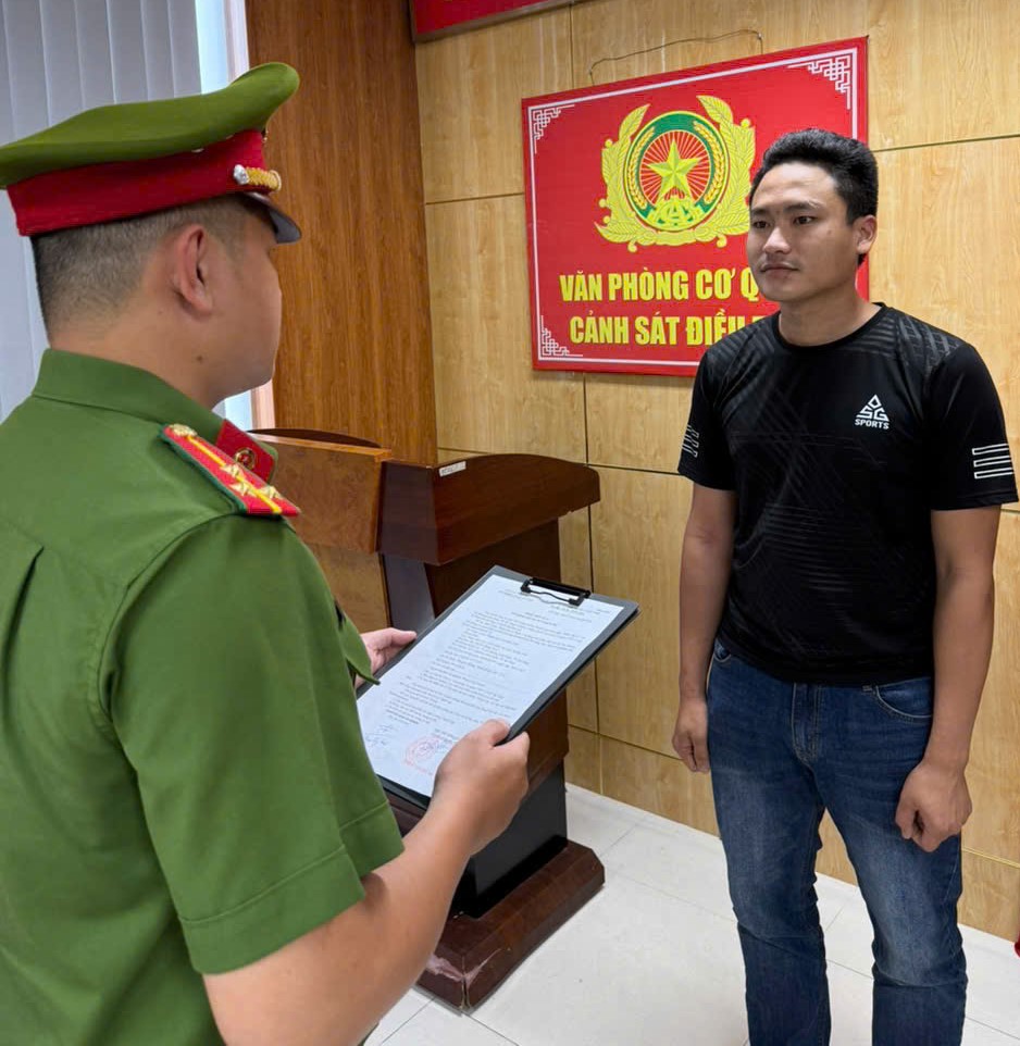 Thi h&agrave;nh bắt tạm giam chủ xe &ocirc; t&ocirc; Ford Lương Th&agrave;nh Lập- Ảnh 1.