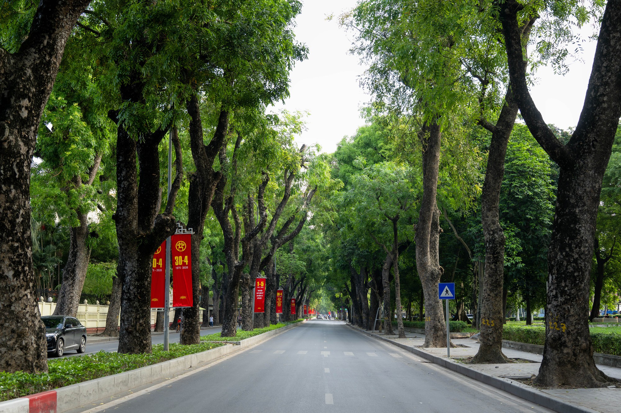 Cảnh hiếm gặp ở H&agrave; Nội: Đường rộng th&ecirc;nh thang trong giờ cao điểm 1/5- Ảnh 4.