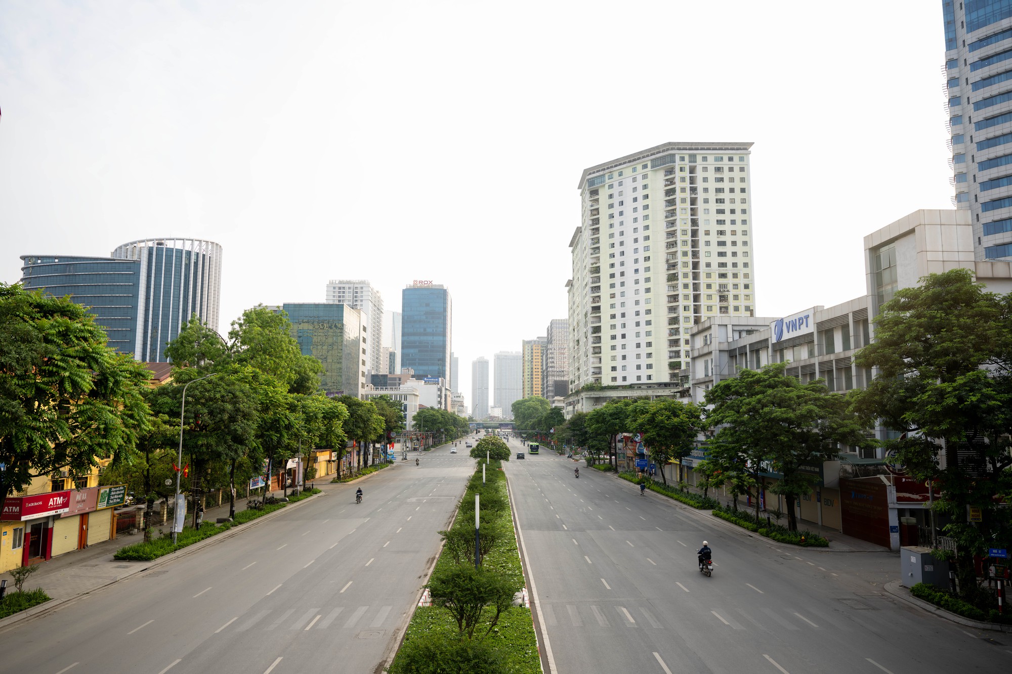 Cảnh hiếm gặp ở H&agrave; Nội: Đường rộng th&ecirc;nh thang trong giờ cao điểm 1/5- Ảnh 1.