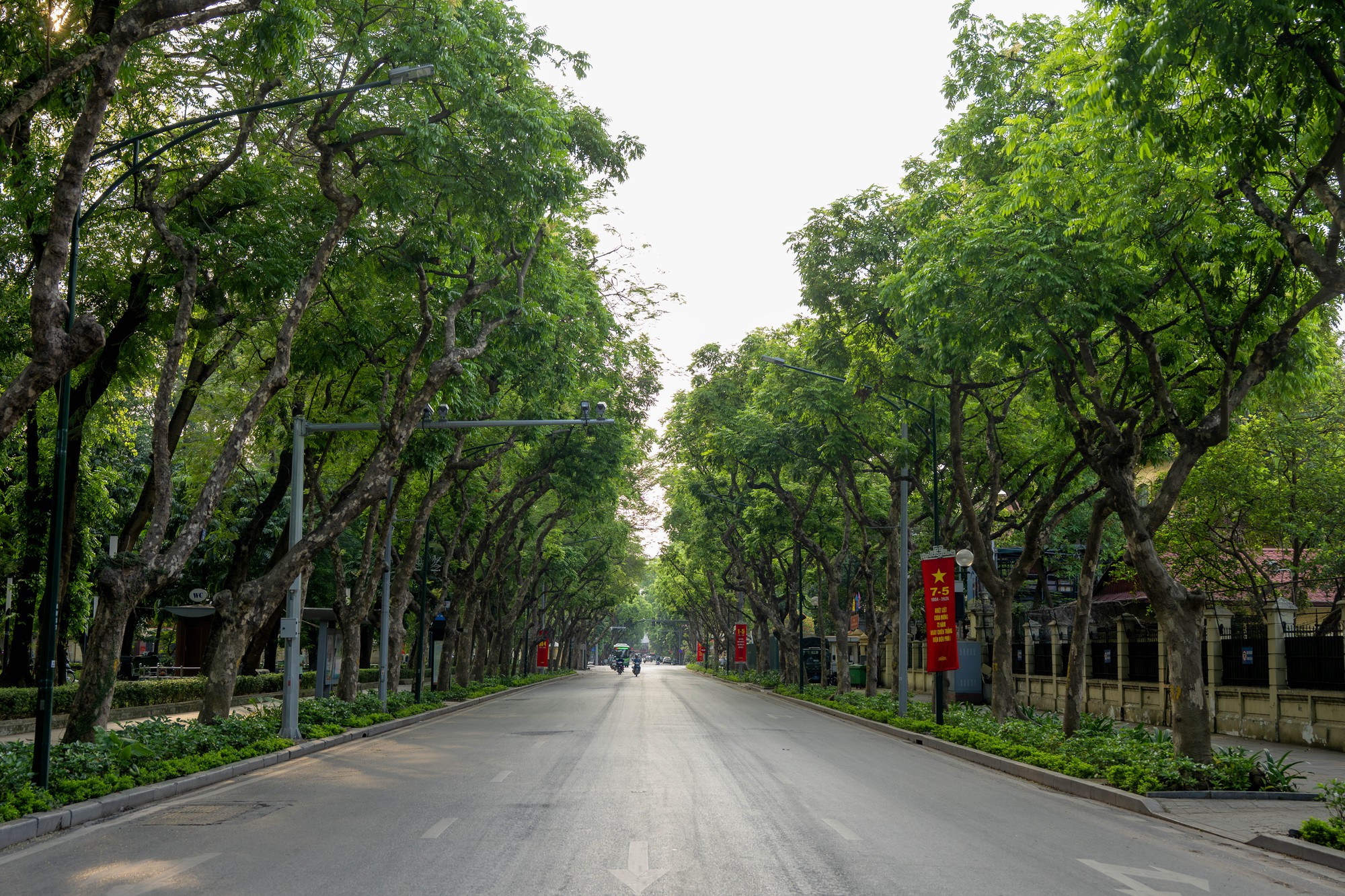 Cảnh hiếm gặp ở H&agrave; Nội: Đường rộng th&ecirc;nh thang trong giờ cao điểm 1/5- Ảnh 11.