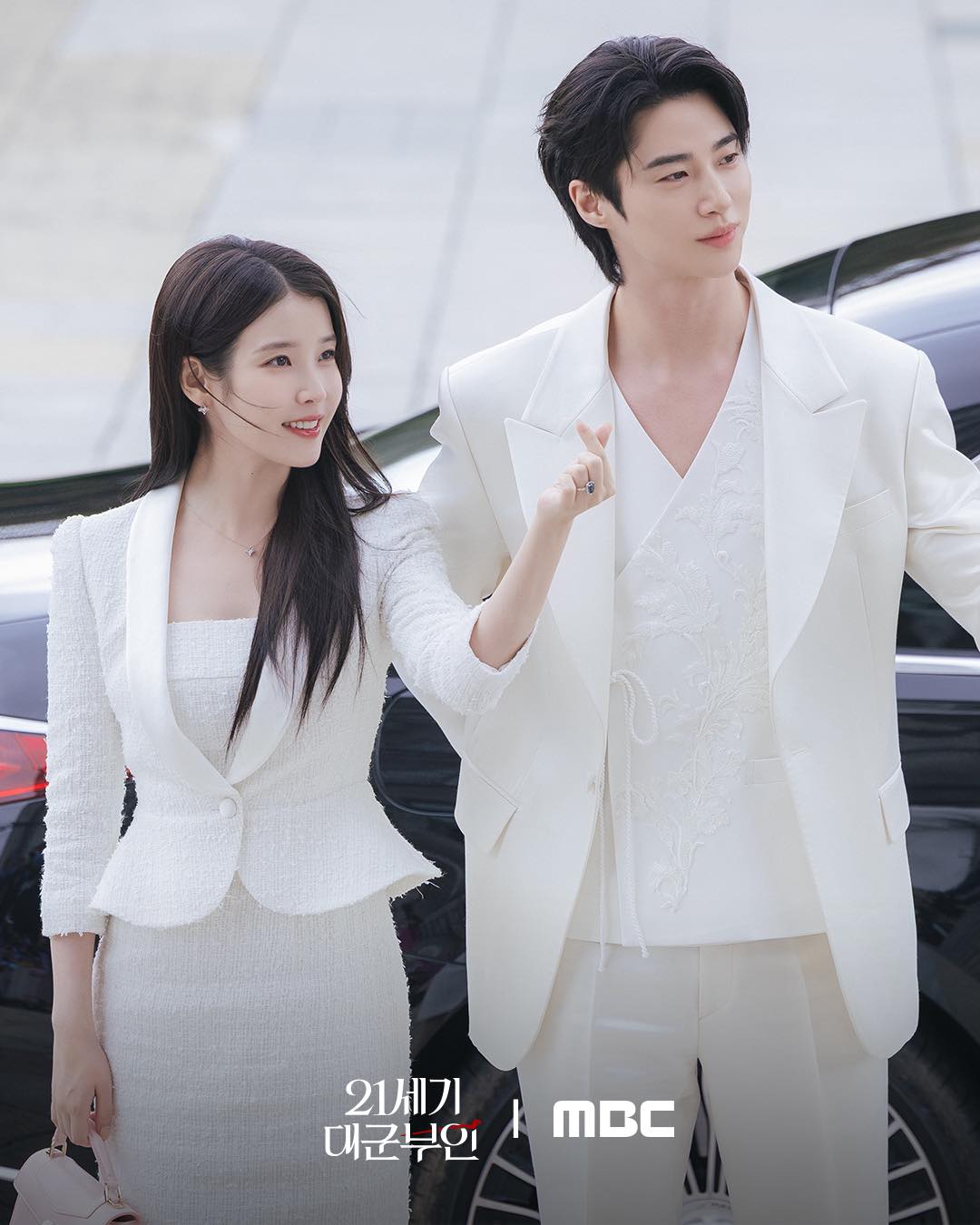 Perfect Crown tập 7: IU bị đầu độc, Byeon Woo Seok chống lại cả thế giới để bảo vệ vợ y&ecirc;u- Ảnh 1.