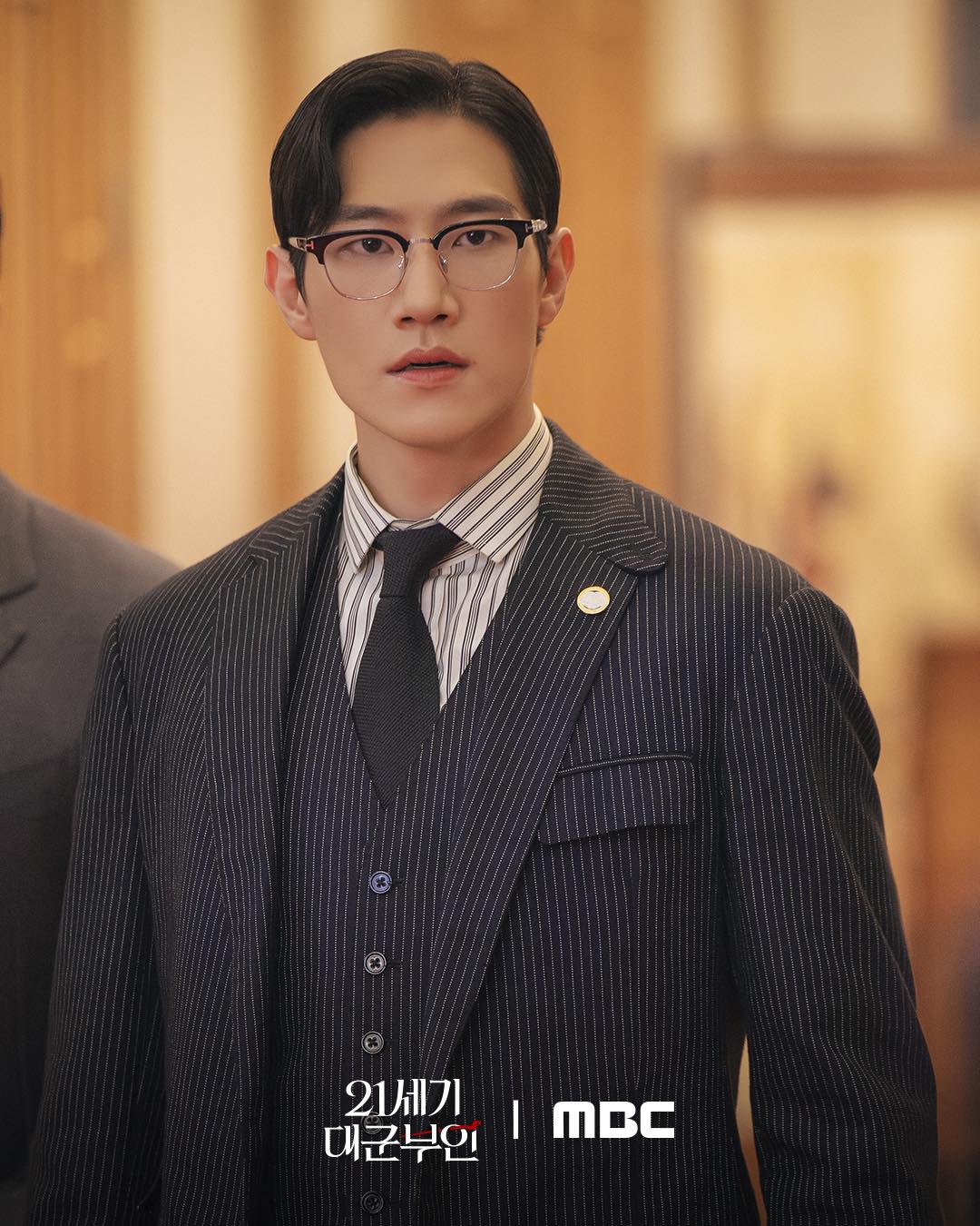 Perfect Crown tập 7: IU bị đầu độc, Byeon Woo Seok chống lại cả thế giới để bảo vệ vợ y&ecirc;u- Ảnh 6.