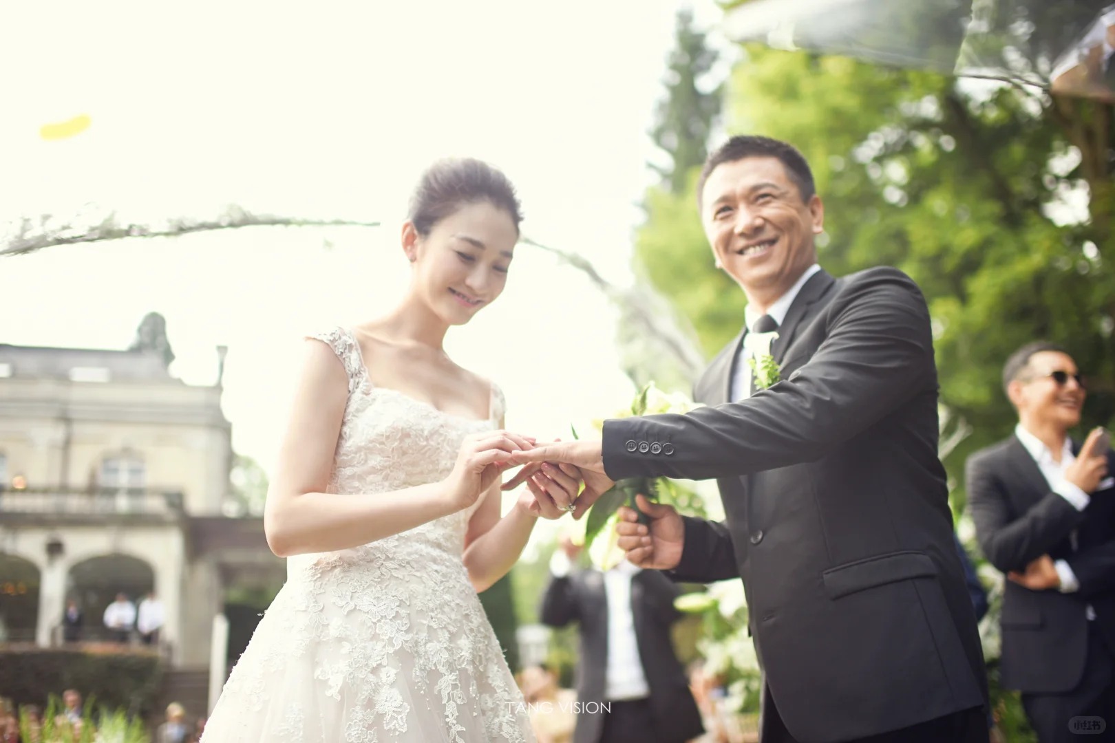 Chị Đẹp hot nhất 2026 cưới anh bạn th&acirc;n 22 năm: Được tặng thẻ đen tiền tỷ, biệt thự rộng ngh&igrave;n m2 ho&agrave;nh tr&aacute;ng đến chấn động- Ảnh 6.