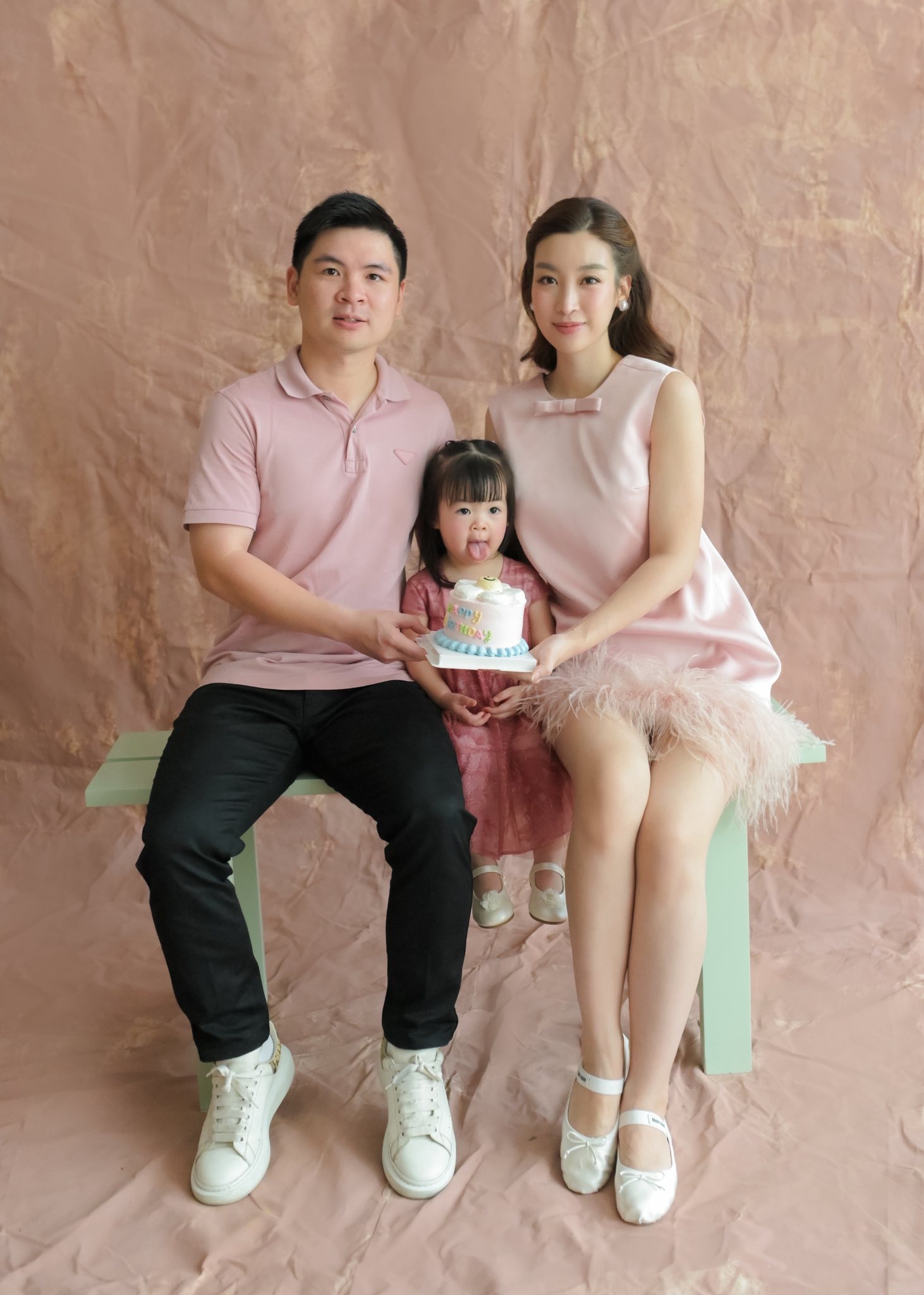 Hoa hậu Việt Nam l&agrave;m một việc giữa tin đồn đ&atilde; sinh con thứ 2 cho chồng Chủ tịch- Ảnh 5.