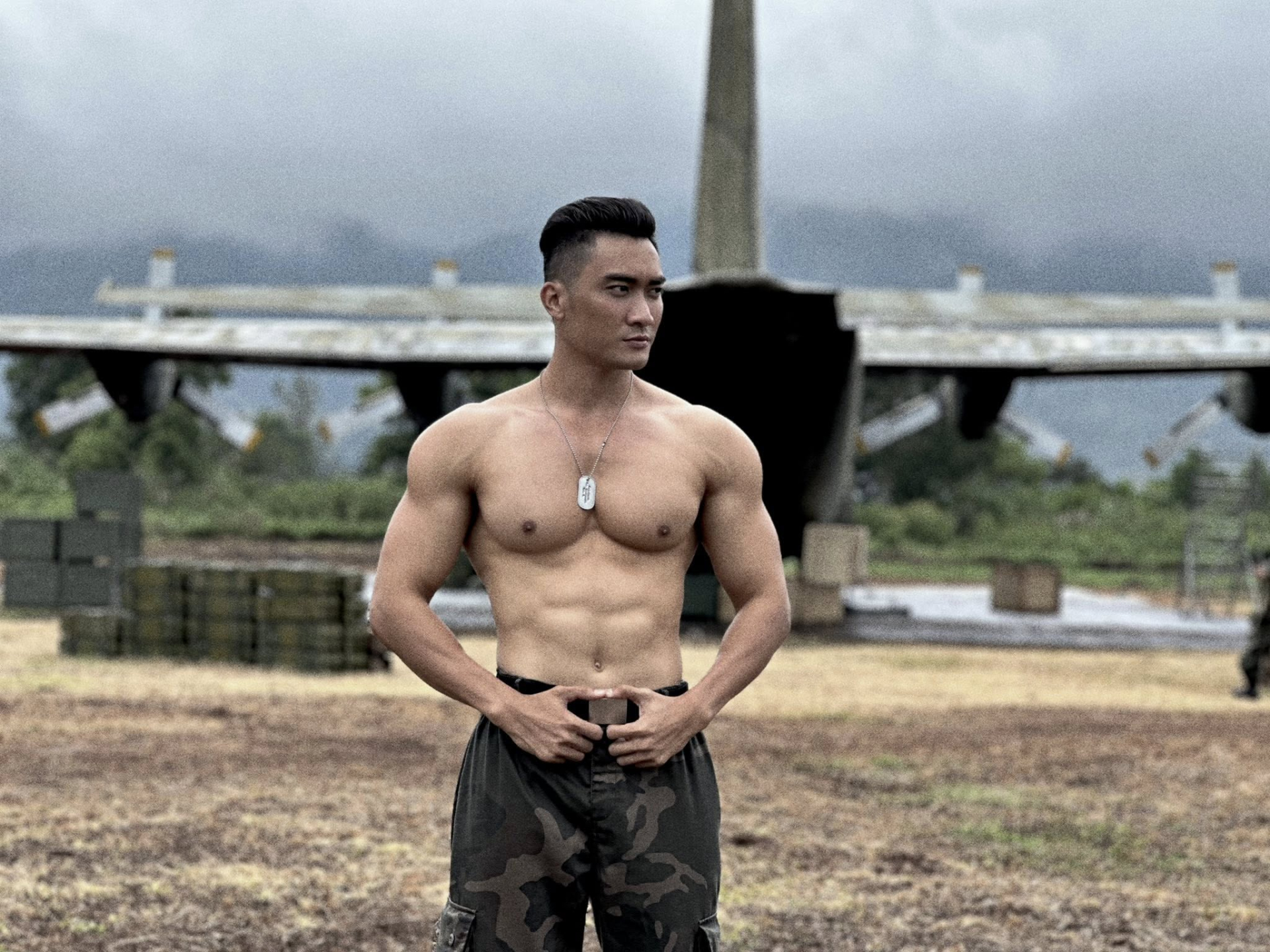 Showbiz Việt c&oacute; "trai đểu" kh&ocirc;ng ai gh&eacute;t nổi, body 6 m&uacute;i đẹp như tranh vẽ nhưng đời tư k&iacute;n bưng đến lạ- Ảnh 4.