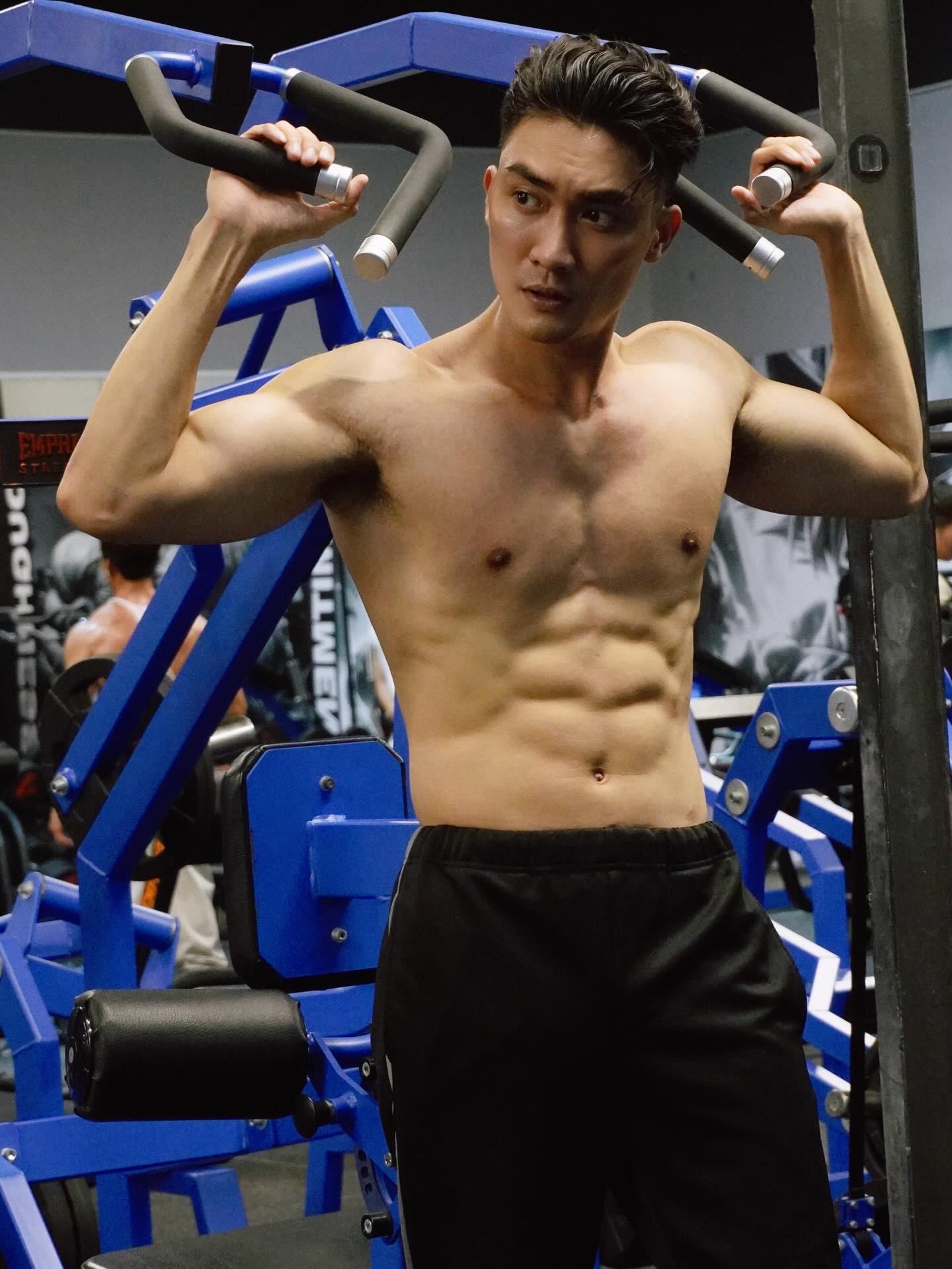 Showbiz Việt c&oacute; "trai đểu" kh&ocirc;ng ai gh&eacute;t nổi, body 6 m&uacute;i đẹp như tranh vẽ nhưng đời tư k&iacute;n bưng đến lạ- Ảnh 8.