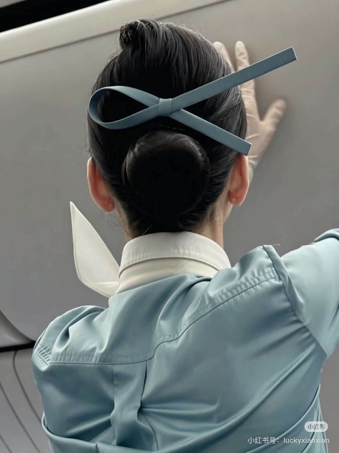 Đồng phục tiếp vi&ecirc;n Korean Air chưa bao giờ đổi mới, sau 21 năm vẫn l&agrave; thứ kinh điển- Ảnh 5.