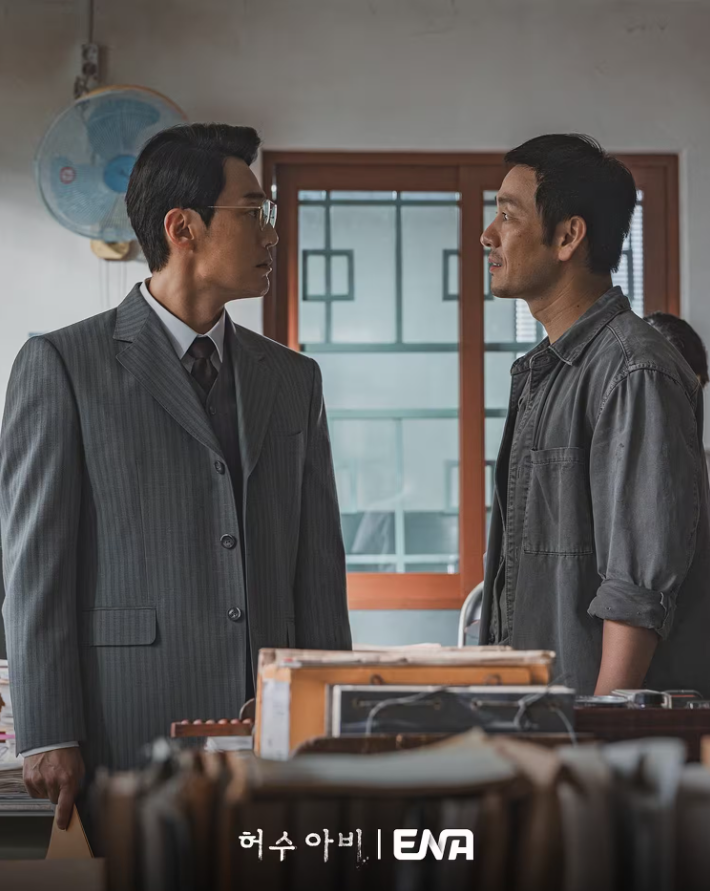 Phim H&agrave;n g&acirc;y bất ngờ lớn nhất 2026: Twist nối twist kh&ocirc;ng nỡ bỏ gi&acirc;y n&agrave;o, nghe t&ecirc;n nam ch&iacute;nh l&agrave; biết hay đỉnh- Ảnh 9.