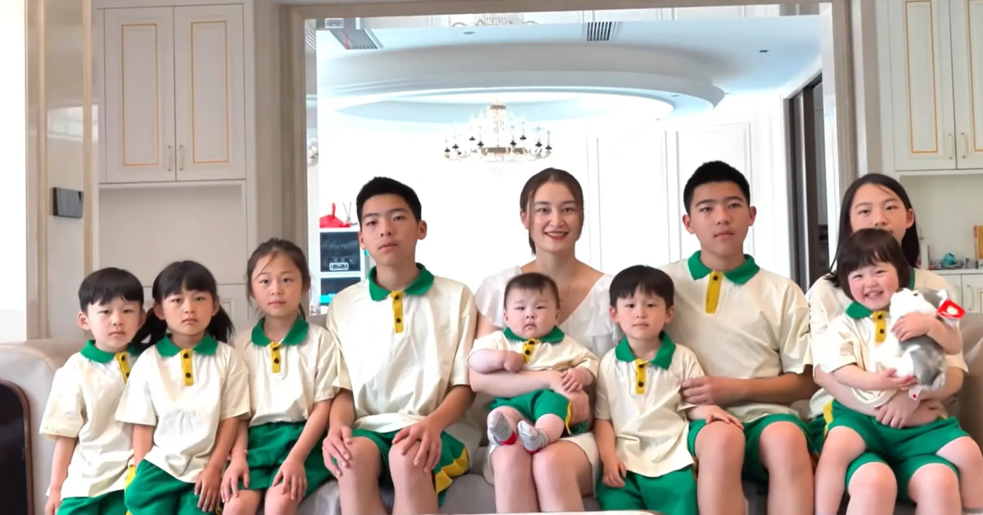 T&igrave;nh trạng của b&agrave; mẹ sinh 9 con v&igrave; kh&ocirc;ng muốn l&atilde;ng ph&iacute; gen tốt của chồng chủ tịch, mỗi lần đẻ lại c&oacute; &ldquo;lộc&rdquo;- Ảnh 1.