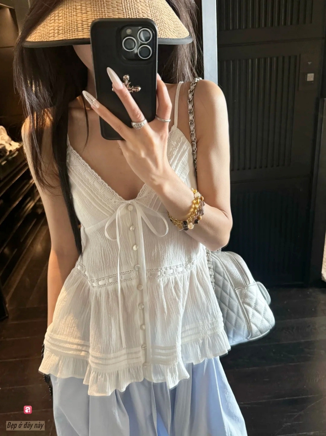 C&ocirc; n&agrave;ng n&agrave;y thử loạt &aacute;o ở Zara v&agrave; gợi &yacute; 6 thiết kế chất th&ocirc; m&aacute;t, đ&aacute;ng sắm cho chuyến du lịch h&egrave;- Ảnh 7.