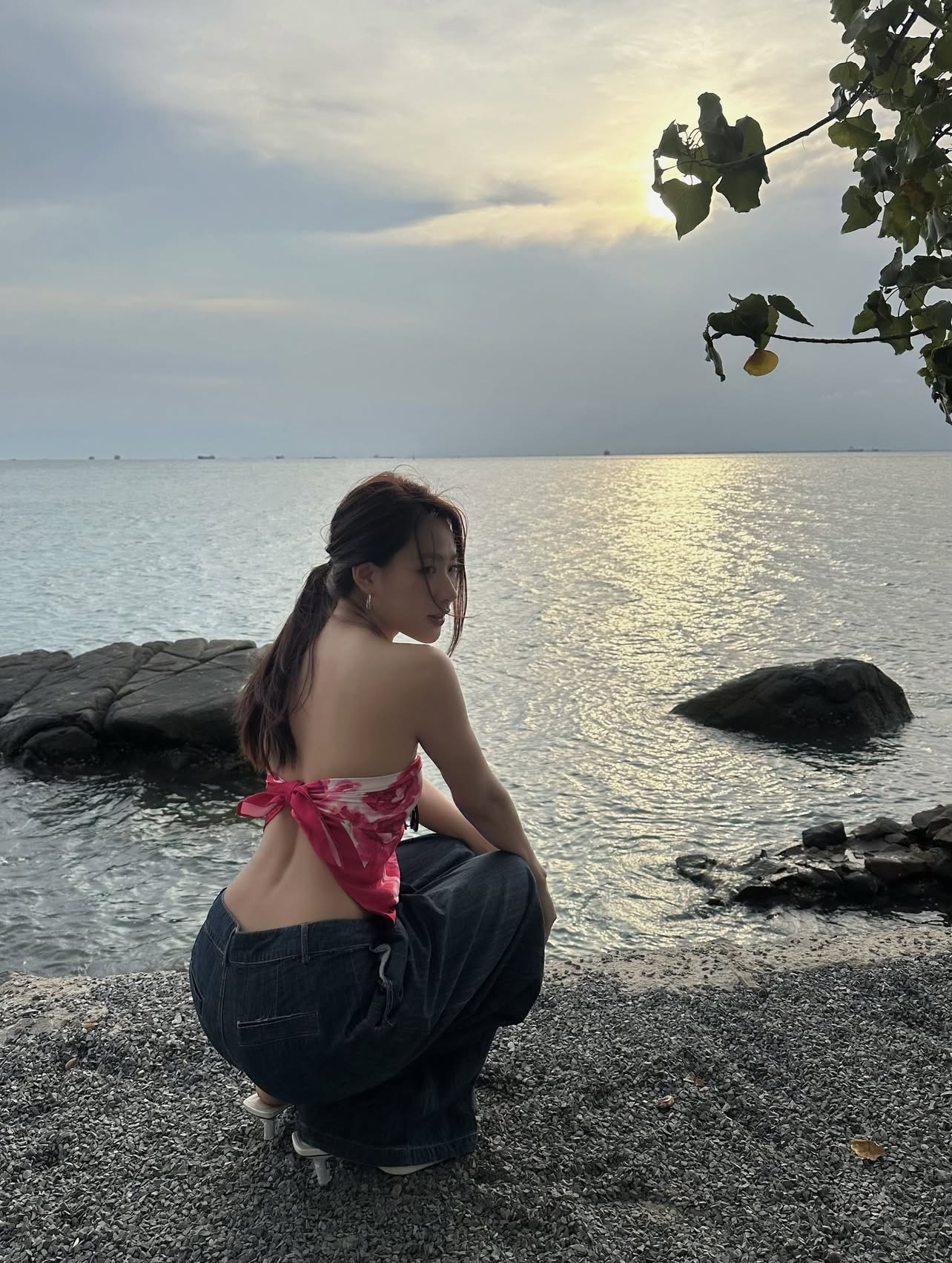 Baifern Việt Nam khoe b&oacute;ng lưng cực nuột, body sexy tr&aacute;i dấu với nhan sắc "thần ti&ecirc;n tỷ tỷ"- Ảnh 1.