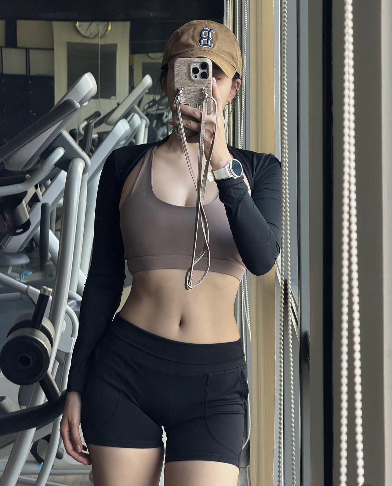 Baifern Việt Nam khoe b&oacute;ng lưng cực nuột, body sexy tr&aacute;i dấu với nhan sắc "thần ti&ecirc;n tỷ tỷ"- Ảnh 7.