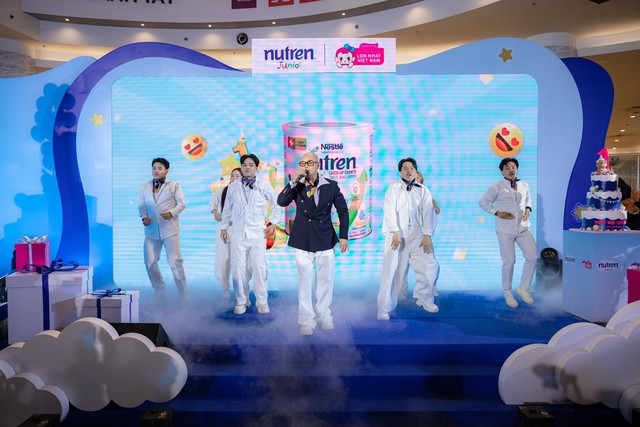 D&agrave;n hot mom c&ugrave;ng h&agrave;ng trăm gia đ&igrave;nh "đổ bộ" Ng&agrave;y hội th&ocirc;i n&ocirc;i quy m&ocirc; lớn nhất tại TP.HCM- Ảnh 7.