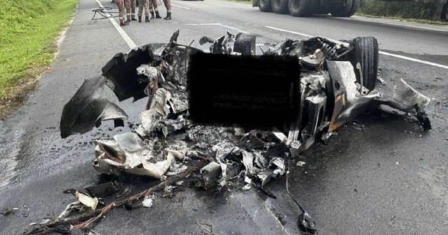 Người đ&agrave;n &ocirc;ng l&aacute;i chiếc Ferrari chở bạn g&aacute;i, kh&ocirc;ng ngờ đ&acirc;y lại l&agrave; chuyến đi cuối c&ugrave;ng của cả 2- Ảnh 2.