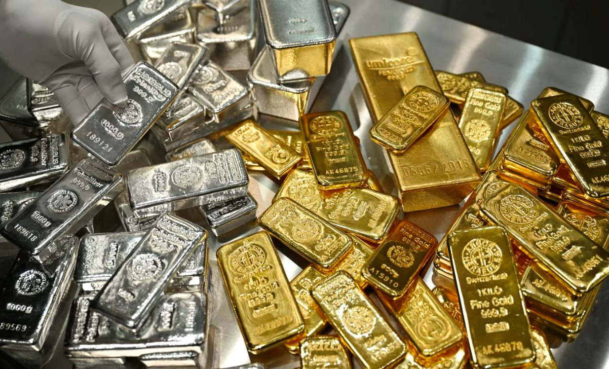 Gi&aacute; v&agrave;ng bạc bật tăng mạnh, chuy&ecirc;n gia dự b&aacute;o dư địa tăng chưa kết th&uacute;c- Ảnh 1.