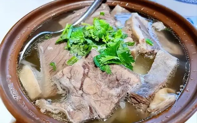 Cả nh&agrave; c&ugrave;ng mắc ung thư gan, b&aacute;c sĩ chỉ ra 3 "s&aacute;t thủ" trốn trong tủ lạnh: Nhiều người sửng sốt v&igrave;&hellip; quen qu&aacute;! - Ảnh 2.