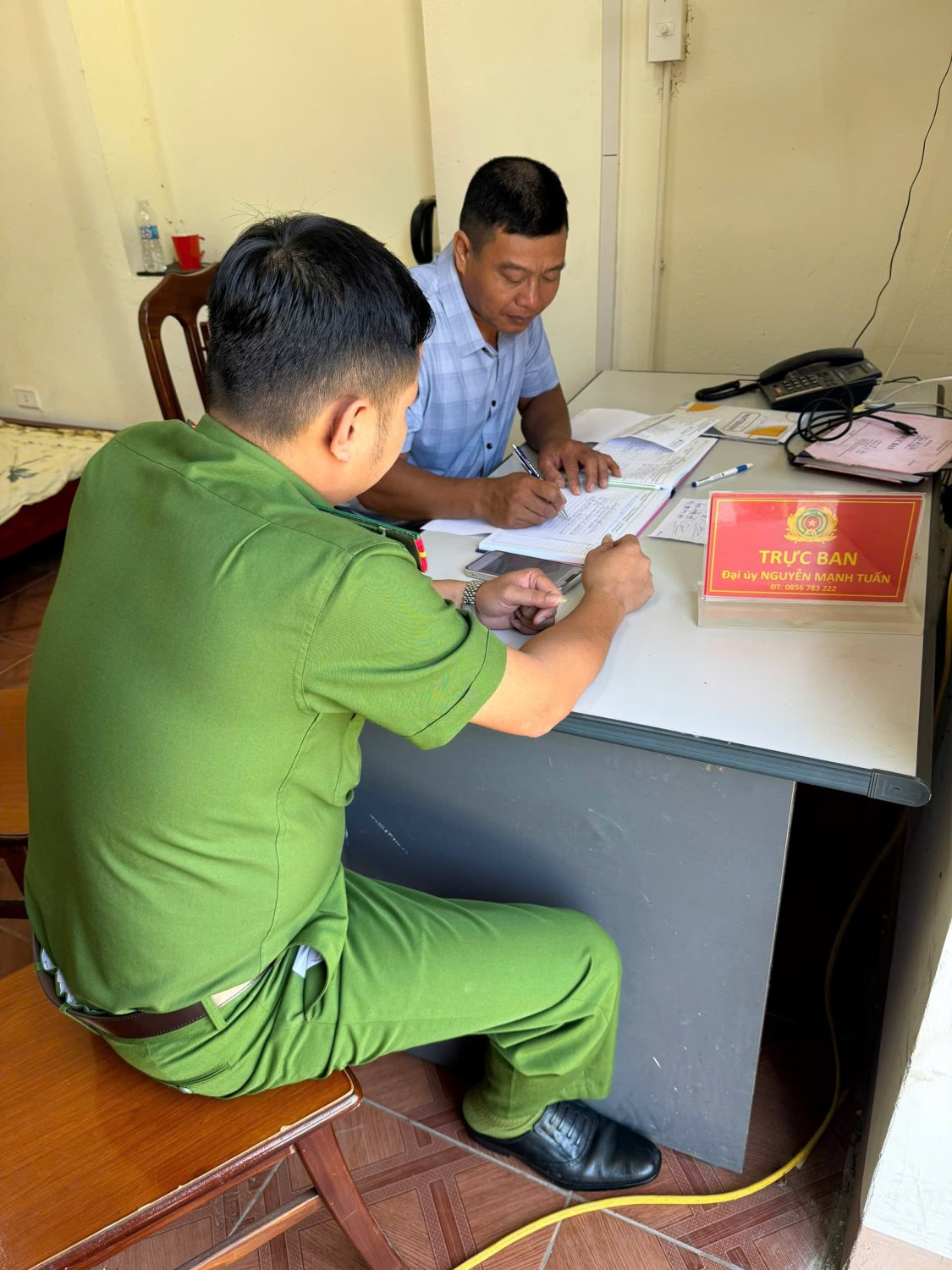 Người đ&agrave;n &ocirc;ng chuyển khoản th&agrave;nh c&ocirc;ng 350 triệu đồng qua Agribank rồi tr&igrave;nh b&aacute;o c&ocirc;ng an- Ảnh 1.