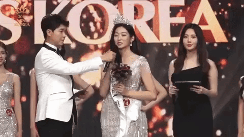 Thấy Suzy - Jiyeon (T-ara) ở c&ugrave;ng 1 chỗ, &ldquo;th&aacute;nh body&rdquo; showbiz vội lao v&agrave;o buồng k&iacute;n kh&oacute;c tu tu 1 m&igrave;nh- Ảnh 7.