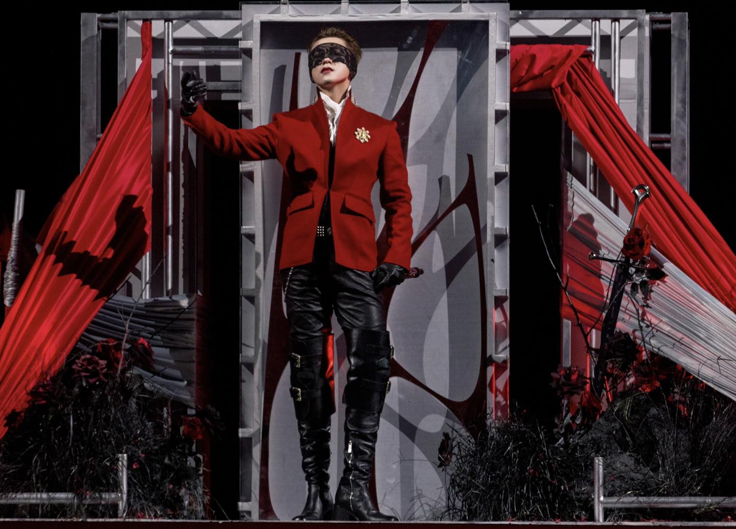 Rộ tin Sơn T&ugrave;ng M-TP collab sao hạng A nước Mỹ, xuất hiện tr&ecirc;n LED building lớn nhất TP.HCM: Comeback khủng nhất sự nghiệp l&agrave; đ&acirc;y? - Ảnh 8.