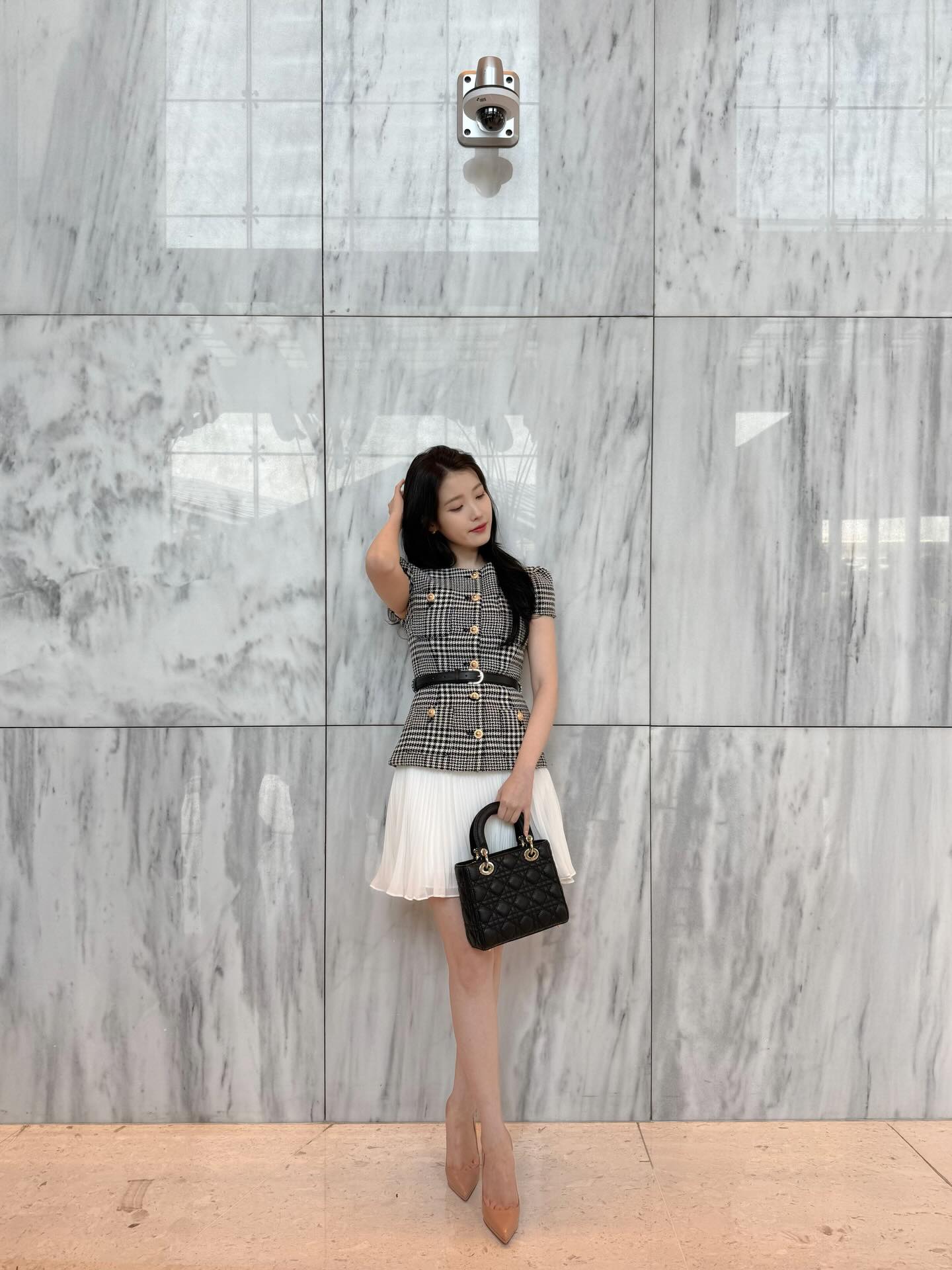 IU ng&agrave;y c&agrave;ng lộ style k&eacute;m nhất Perfect Crown, l&ecirc;n đồ kh&ocirc;ng ra được chất tiểu thư t&agrave;i phiệt- Ảnh 15.
