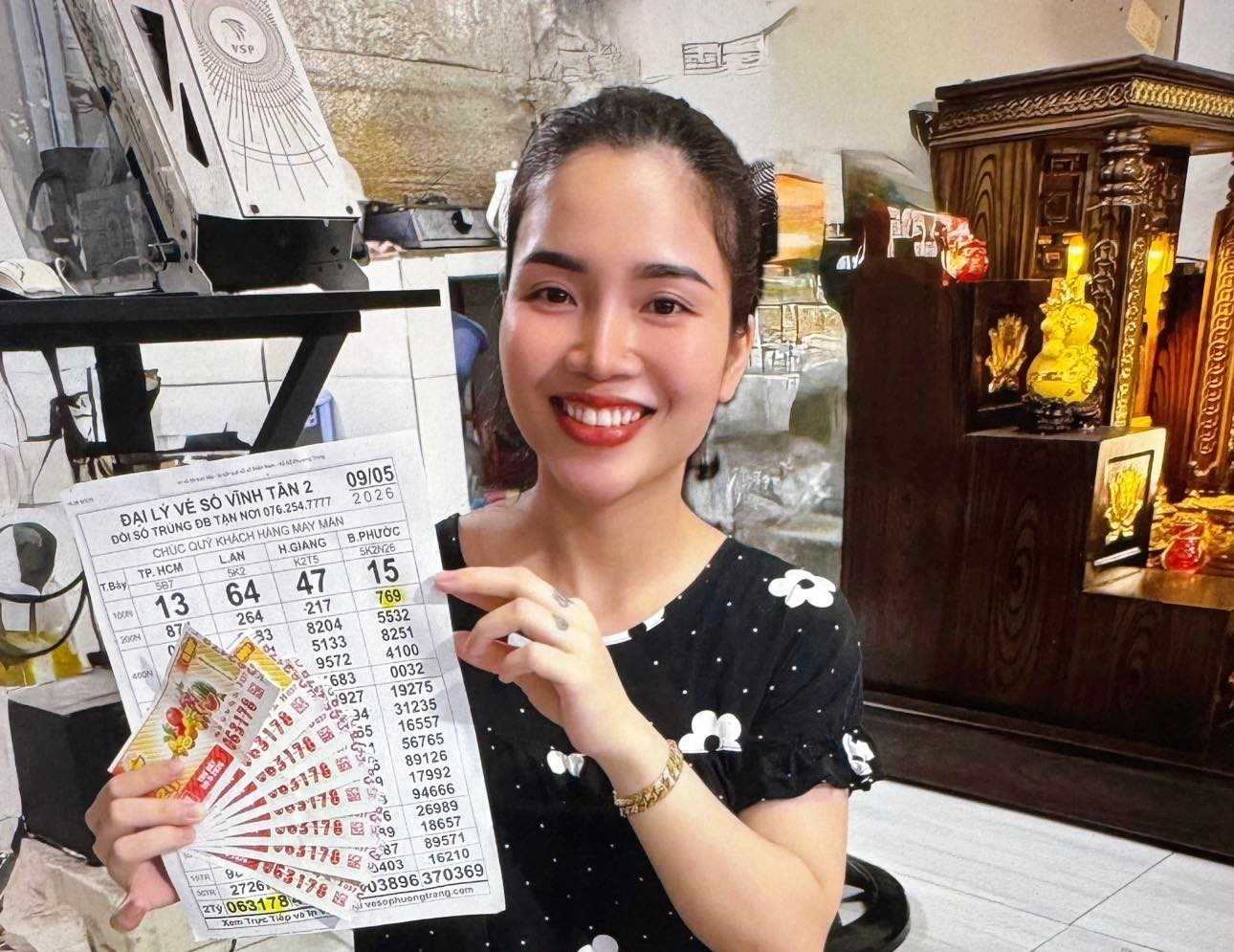 Trúng độc đắc xổ số miền Nam, khách hàng nhận thưởng 10 tỉ đồng tại nhà - Ảnh 4.