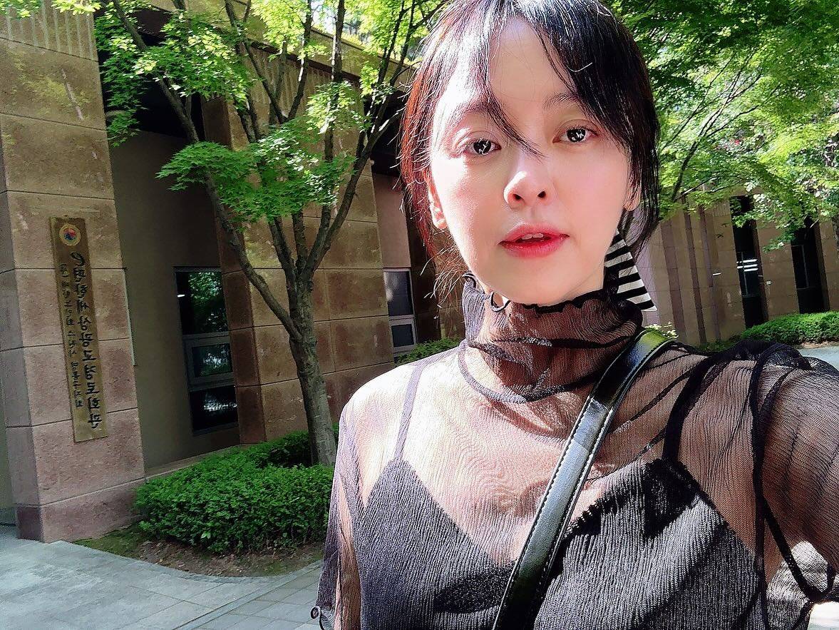 Minh tinh "Nh&agrave; vua v&agrave; ch&agrave;ng hề" t&aacute;i h&ocirc;n tuổi 49 với một b&aacute;c sĩ - Ảnh 4.