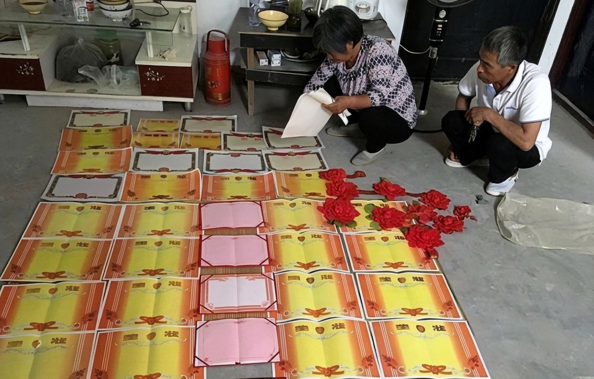 Nam sinh giỏi nhất trường thi ĐH đạt điểm thấp kh&ocirc;ng ngờ, gi&aacute;o vi&ecirc;n xin tr&iacute;ch xuất camera rồi ph&aacute;t hiện cậu nộp 3 tờ giấy trắng- Ảnh 4.
