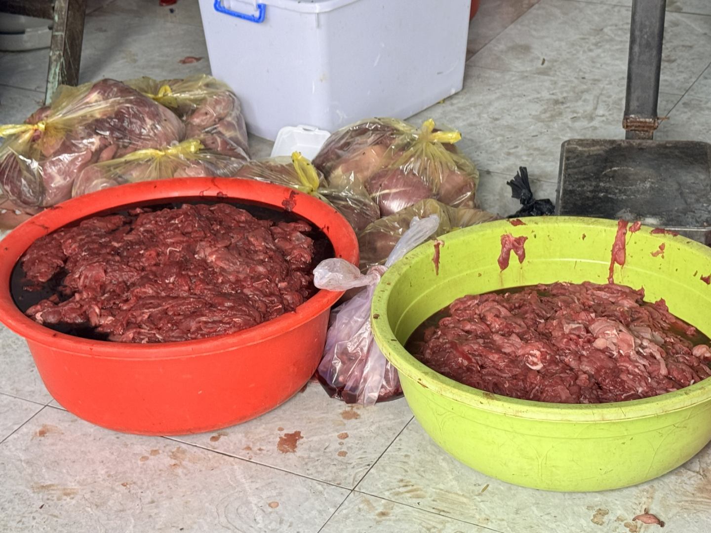 Ph&aacute;t hiện hơn 65 tấn thịt b&ograve; giả, thịt ng&acirc;m h&oacute;a chất đ&atilde; b&aacute;n ra thị trường- Ảnh 3.