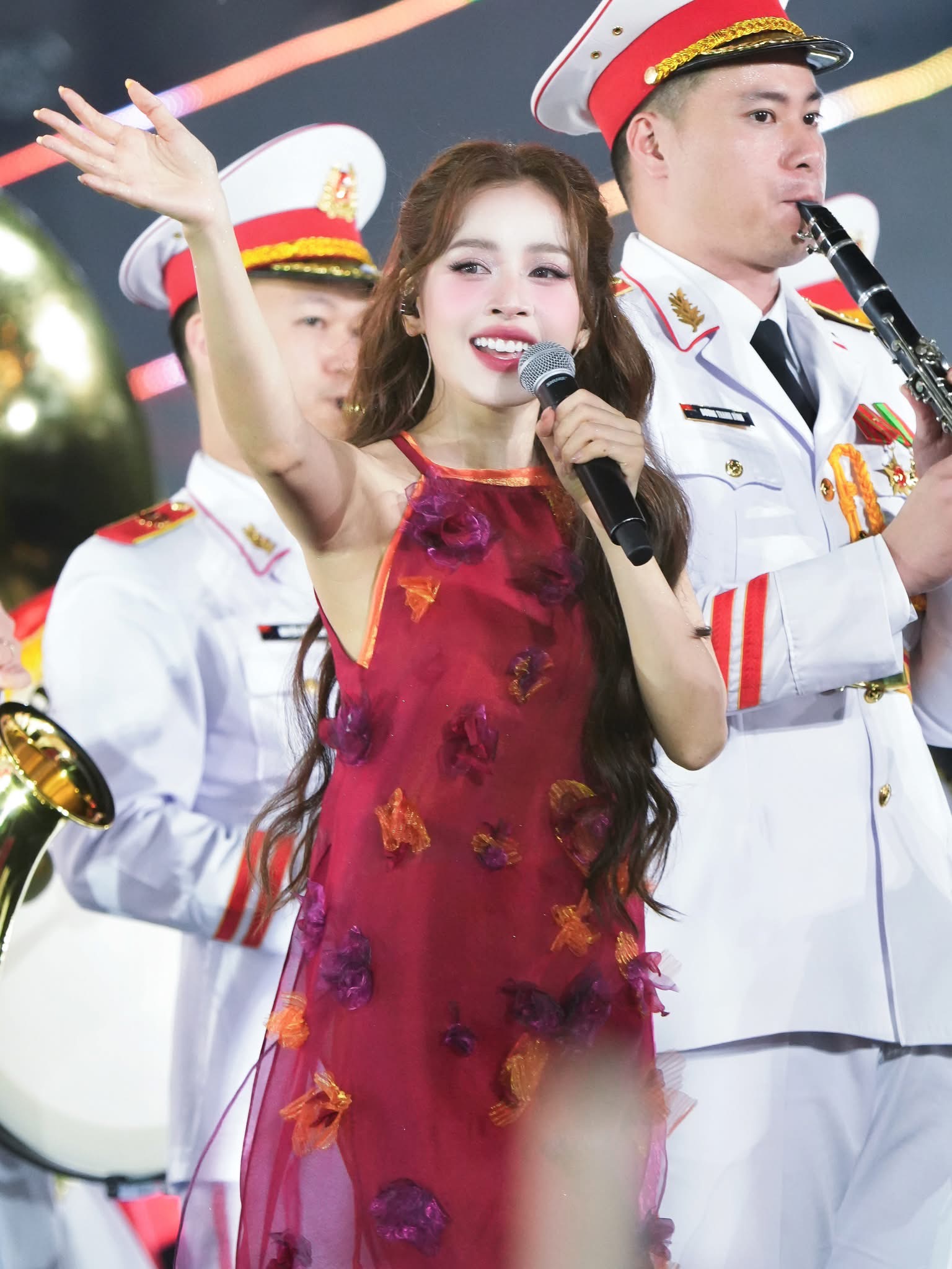 Vạn vật thua c&ocirc;ng ch&uacute;a Chi Pu tối qua- Ảnh 6.