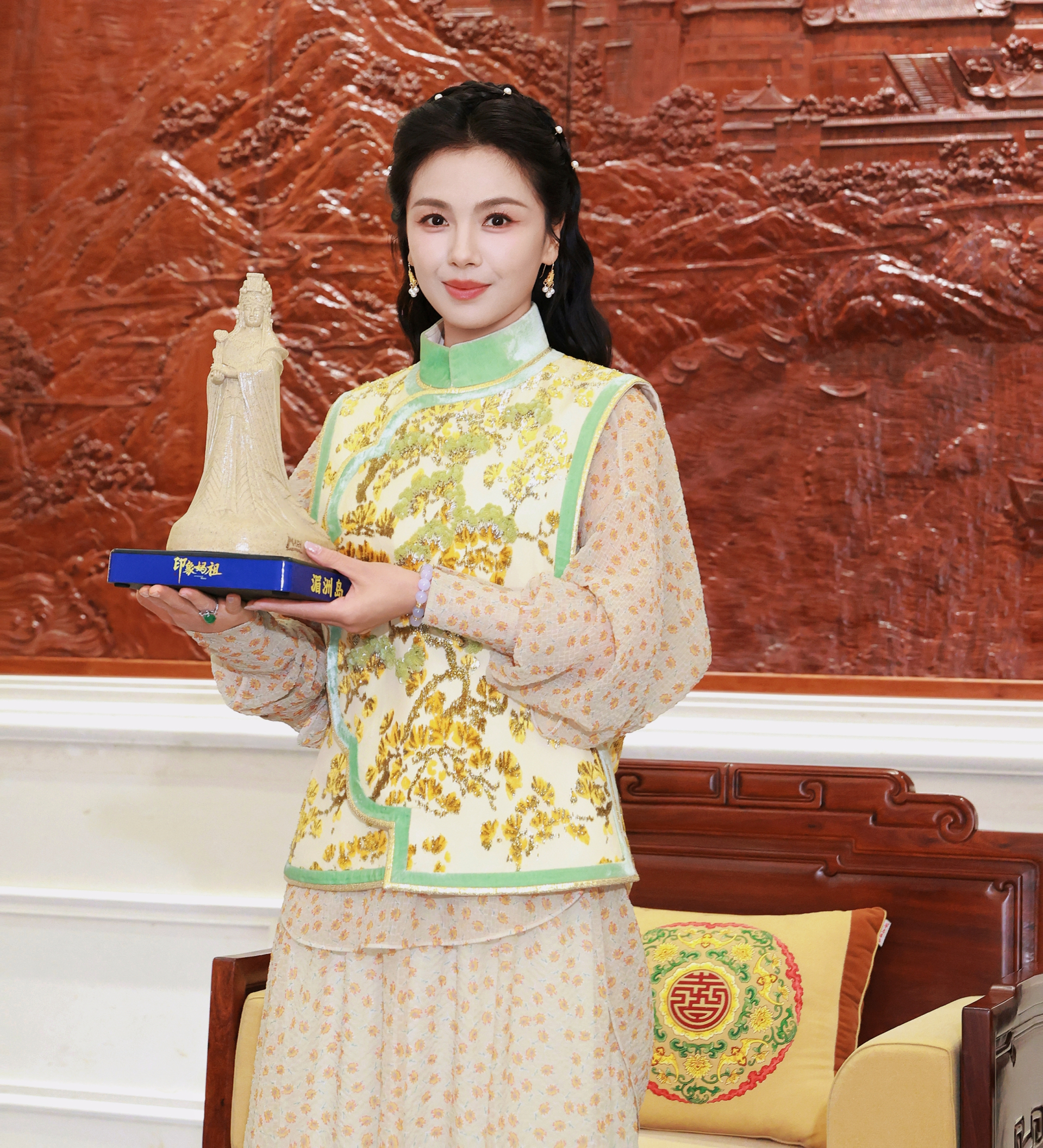 Mỹ nh&acirc;n duy nhất trong showbiz c&oacute; "bi&ecirc;n chế thi&ecirc;n đ&igrave;nh", vẻ đẹp được ch&iacute;nh th&aacute;nh thần lựa chọn- Ảnh 2.