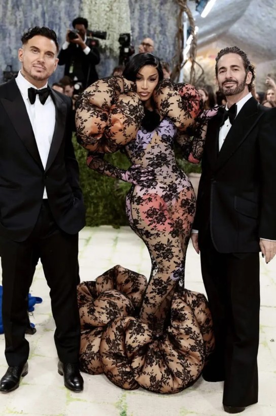Marc Jacobs: Từ thuở h&agrave;n vi đan &aacute;o len kiếm sống đến "&ocirc;ng ho&agrave;ng" thời trang ph&iacute;a sau c&aacute;c n&agrave;ng thơ ở Met Gala- Ảnh 7.