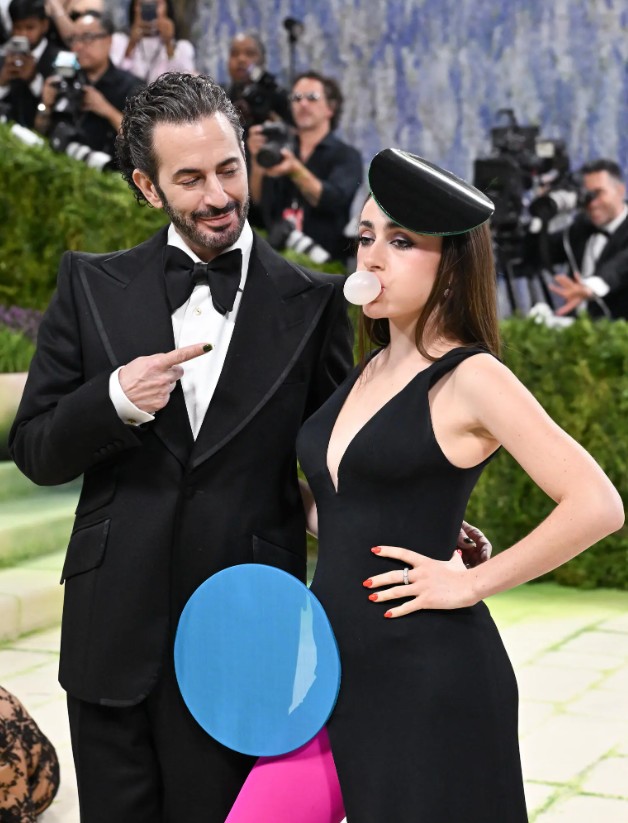 Marc Jacobs: Từ thuở h&agrave;n vi đan &aacute;o len kiếm sống đến "&ocirc;ng ho&agrave;ng" thời trang ph&iacute;a sau c&aacute;c n&agrave;ng thơ ở Met Gala- Ảnh 5.