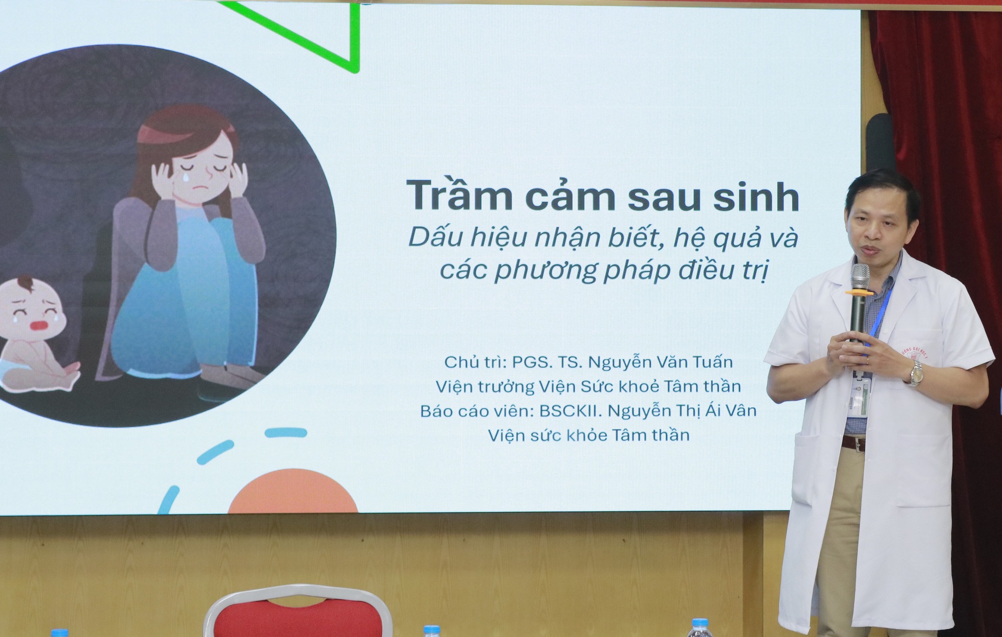 Người mẹ trẻ &ocirc;m con ra ban c&ocirc;ng sau nhiều tuần trầm cảm sau sinh - Ảnh 3.