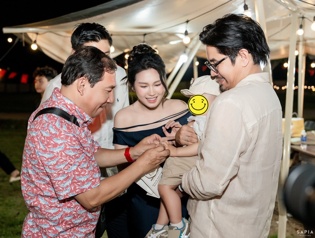 Mẹ Do&atilde;n Hải My ng&agrave;y c&agrave;ng trẻ đẹp nhưng lẻ b&oacute;ng, &ocirc;ng bố nổi tiếng c&oacute; động th&aacute;i lạ - Ảnh 8.