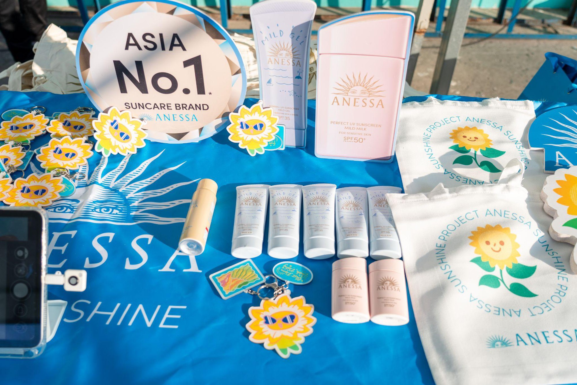 ANESSA ch&iacute;nh thức trao tặng 1.000 quả b&oacute;ng đ&aacute; cho Li&ecirc;n đo&agrave;n b&oacute;ng đ&aacute; TP. HCM (HFF) tại sự kiện Run To Shine 2026 - Ảnh 4.