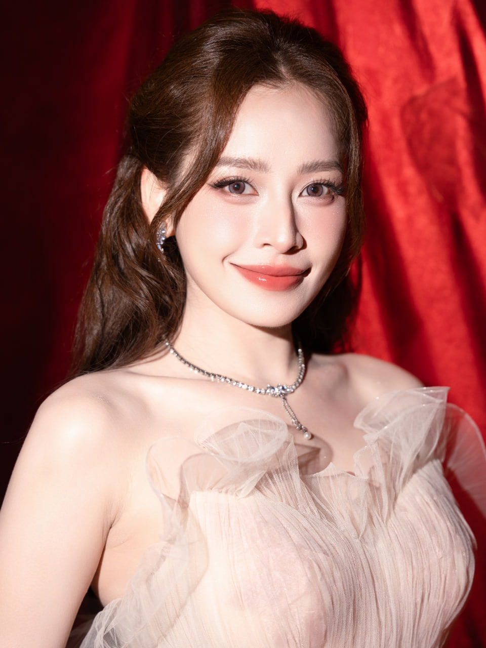 H&ograve;a Minzy v&agrave; mỹ nh&acirc;n đẹp nhất Việt Nam: Ai hơn ai? - Ảnh 5.